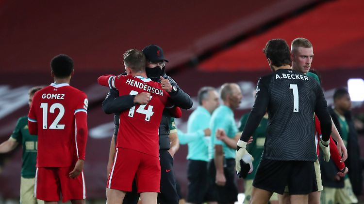 Jürgen Klopp und sein Kapitän Jordan Henderson nehmen in der Liga wieder Fahrt auf.