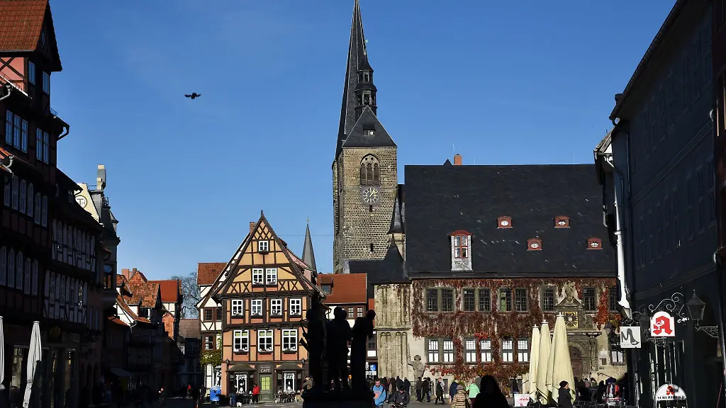 Am-Sonntagmittag-sollen-die-drei-Kinder-die-Kirche-betreten-und-in-das-Gaestebuch-ein-Hakenkreuz-gekritzelt-haben