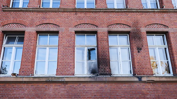 Der Schaden ist begrenzt, weil ein Sicherheitsmitarbeiter die Flammen rasch löschte.