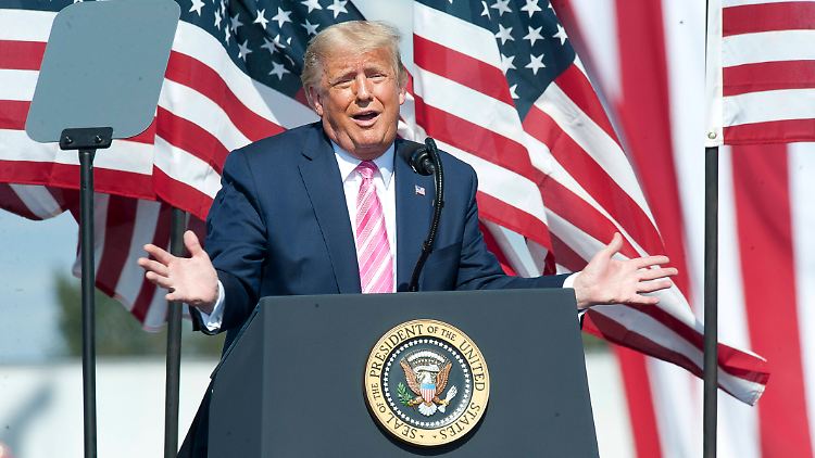 "Es wird vorbeigehen", sagt Trump selbst. Sein Stabschef deutet eine ähnlich passive Strategie an.
