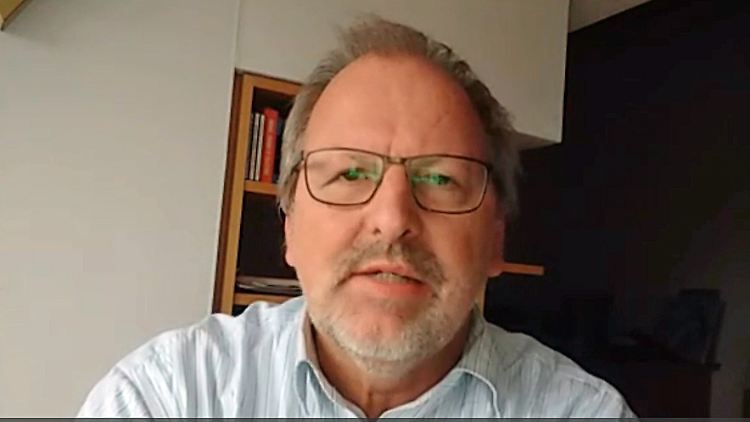 Der Präsident des Deutschen Lehrerverbandes, Heinz-Peter Meidinger,  sieht der vierten Corona-Welle mit Sorge entgegen und sagt, die Politik hätte noch mehr tun können für einen möglichst sicheren Schulstart. 