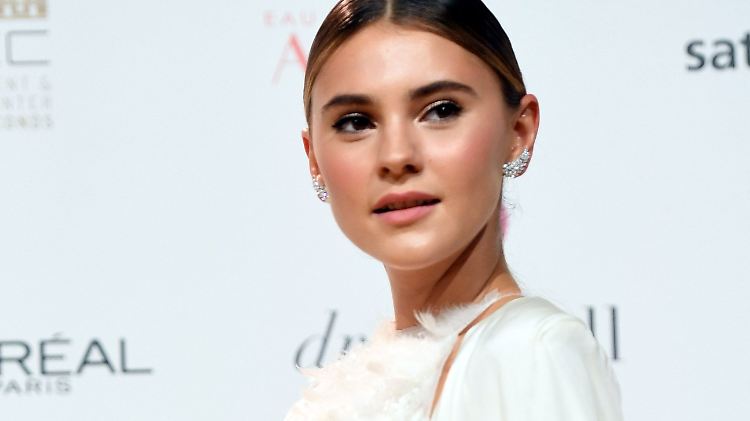 Putzt sich die Zähne und geht wählen: Model und Influencerin Stefanie Giesinger.