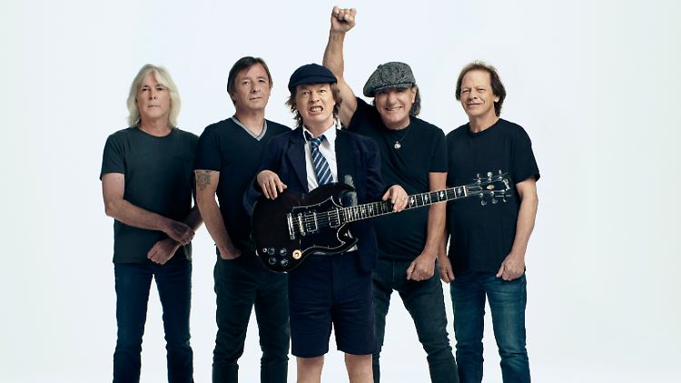 Cliff Williams, Phil Rudd, Angus Young, Brian Johnson und Stevie Young (v.l.) sind zurück.