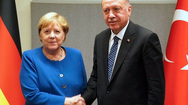 Angespanntes Verhältnis: Bundeskanzlerin Merkel und der türkische Präsident Erdogan. (Archivbild)