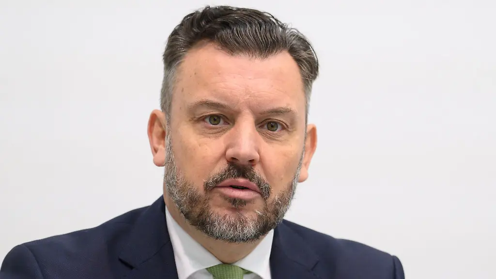 Wir-begruessen-das-Gesetz-Es-kann-ein-Beitrag-zum-Rechtsfrieden-sein-sagt-der-Landrat-des-Landkreises-Mansfeld-Suedharz-Andre-Schroeder