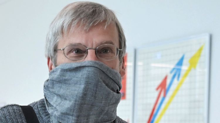 Der Verfassungsschutz bezeichnet Berndt als "erwiesenen Rechtsextremisten".