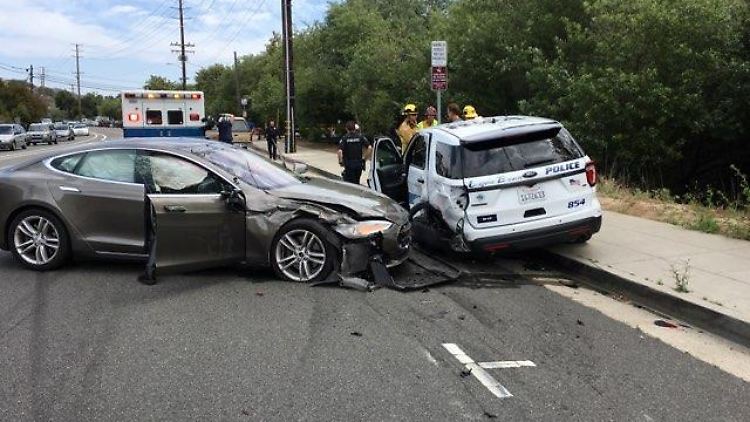 Alle paar Millionen Kilometer baut auch ein Tesla-Autopilot mal einen Unfall.