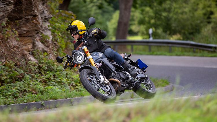 Die Caballero 500 Scrambler Deluxe ist ein Mix aus traditionellen Stilelementen und modernen Beigaben.