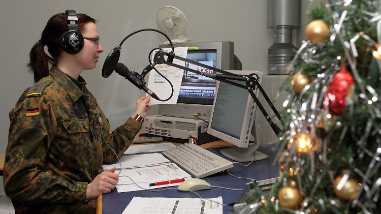 Beim Truppenbetreuungssender Radio Andernach wird jeder Gruß verlesen.