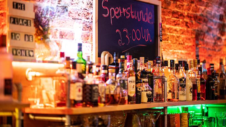 Noch darf sie täglich bis 23 Uhr Gäste empfangen: eine Bar in Warendorf, NRW.