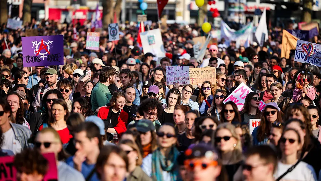Demonstrationen-zum-Internationalen-Frauentag-gab-es-in-mehreren-NRW-Staedten-wie-hier-in-Koeln