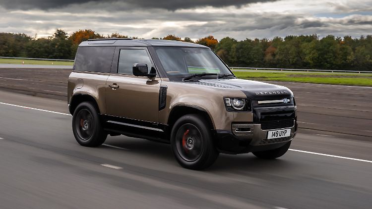 Der Land Rover Defender 90 ist 44 Zentimeter kürzer als sein Bruder mit fünf Türen.