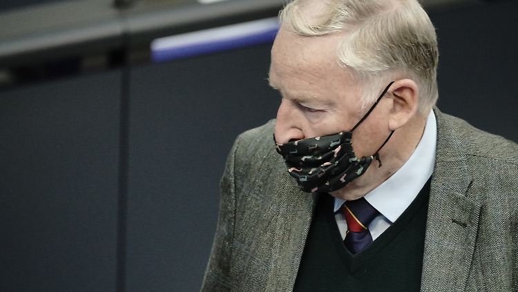 Der AfD-Ehrenvorsitzende Gauland musste die Hälfte des Bundesparteitags Ende November im Krankenhaus verbringen.