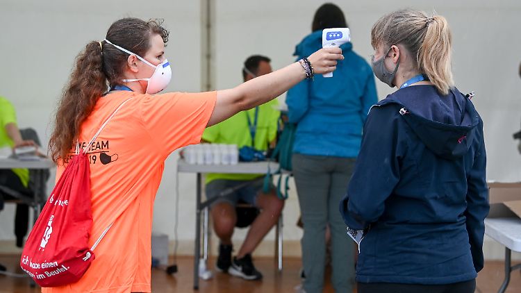 Abstand, Hygiene, Maske - die Rezepte sind klar. Aber wie lässt sich ein größeres Konzert konkret sicher organisieren?