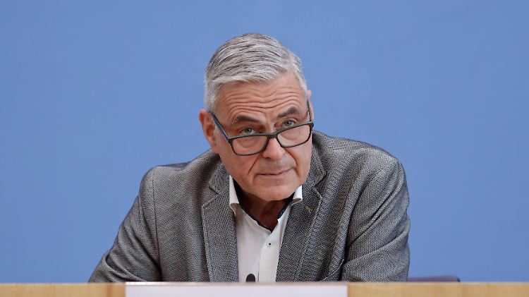 Pressekonferenz: Mediziner berichten zur aktuellen Covid-19 Situation auf den Intensivstationen im Bild Uwe Jansens,Präsident der DIVI.