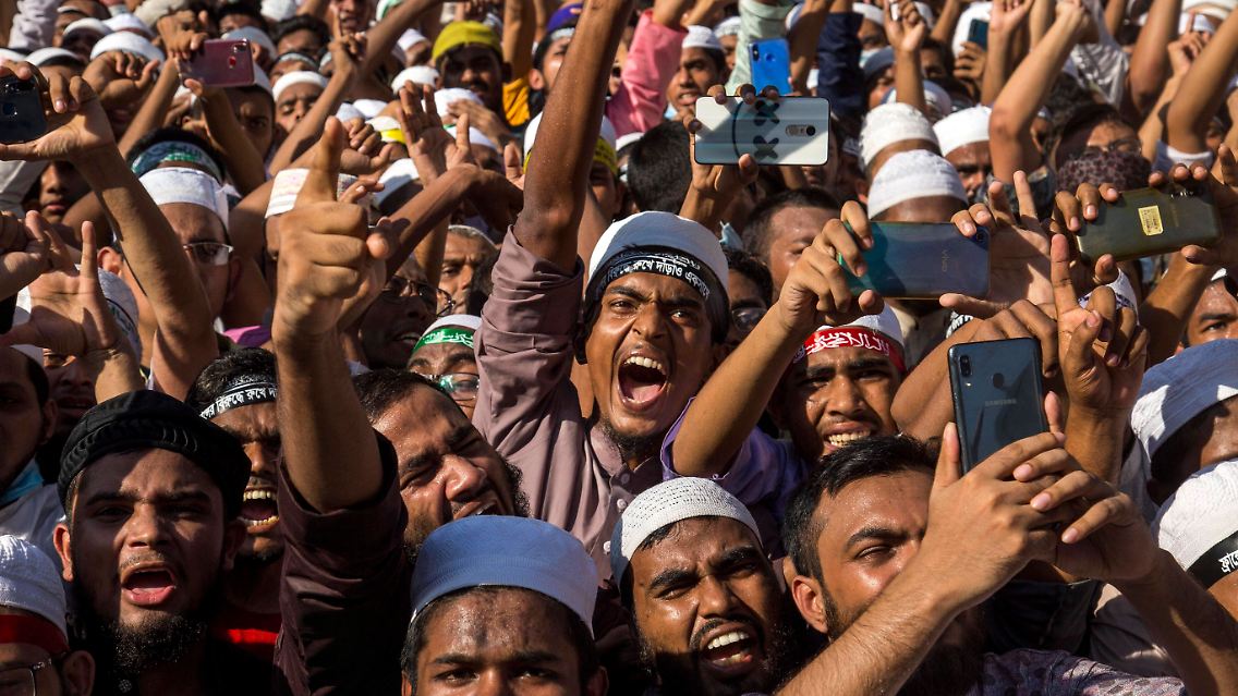 Wütende Proteste gegen Frankreich in muslimischen Ländern dauern an. Hier ein Foto aus Bangladesch.