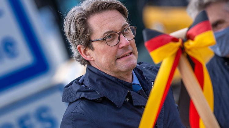 Spatenstich auf der A14: Bundesverkehrsminister Scheuer Mitte Oktober.