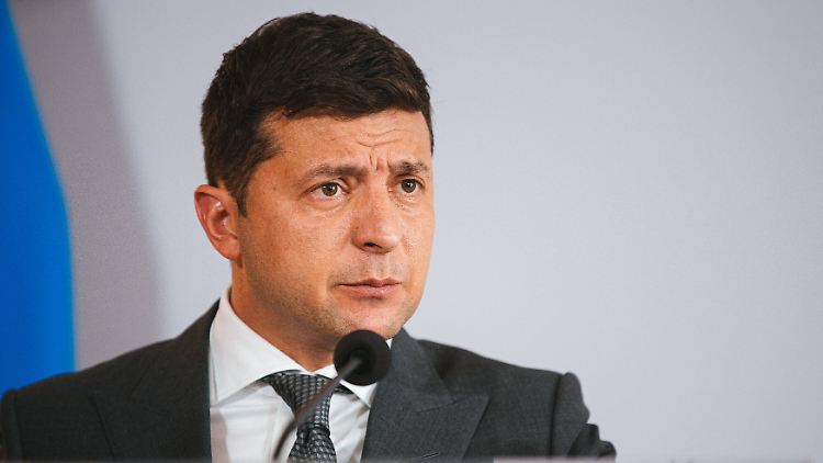 Der ukrainische Präsident Selenskyj geht gegen prorussische Medien vor.