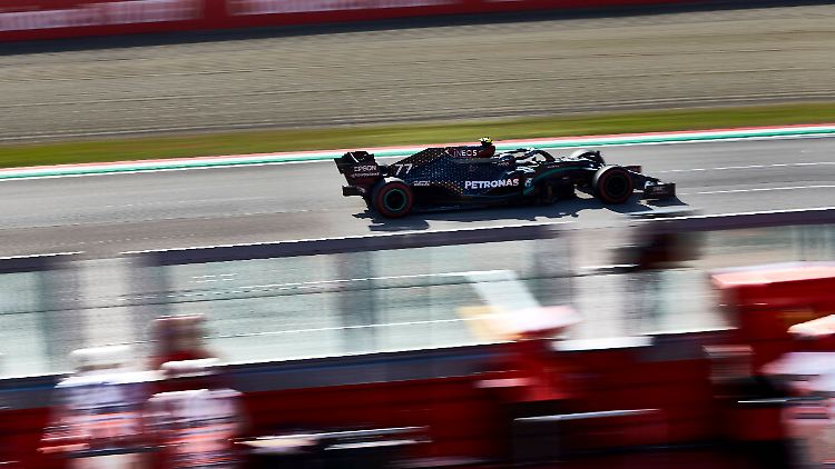 Mercedes-Pilot Bottas schickte Weltmeister Lewis Hamilton auf Rang zwei.