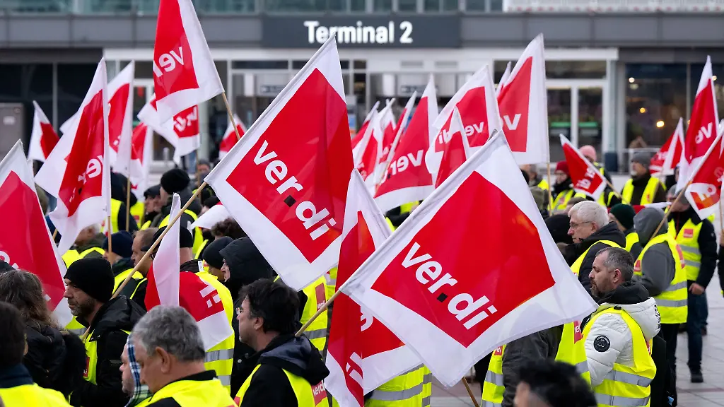 Der-Flughafen-Muenchen-wird-erneut-von-einem-Warnstreik-getroffen