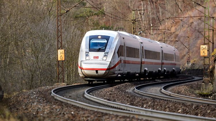 Im Fernverkehr werden nur ein paar Sprinter und Verstärker-Züge im November ausfallen.
