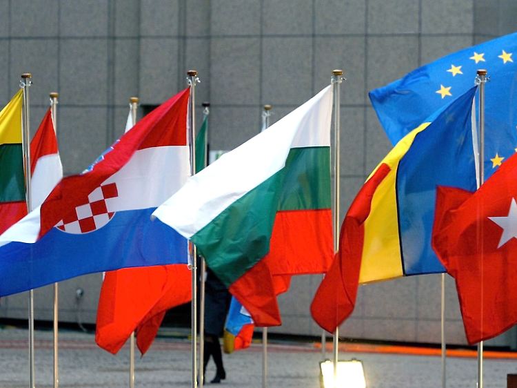 Eigentlich soll ab März auch für Rumänen und Bulgarien die Reisefreiheit innerhalb der EU gelten.