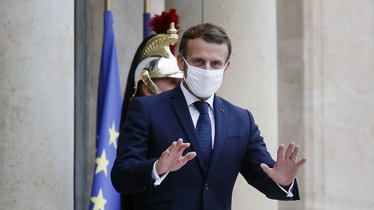 Mit der angekündigten strengeren Kontrolle von Moscheen 
hat Macron Menschen der muslimischen Gemeinschaft erzürnt. 