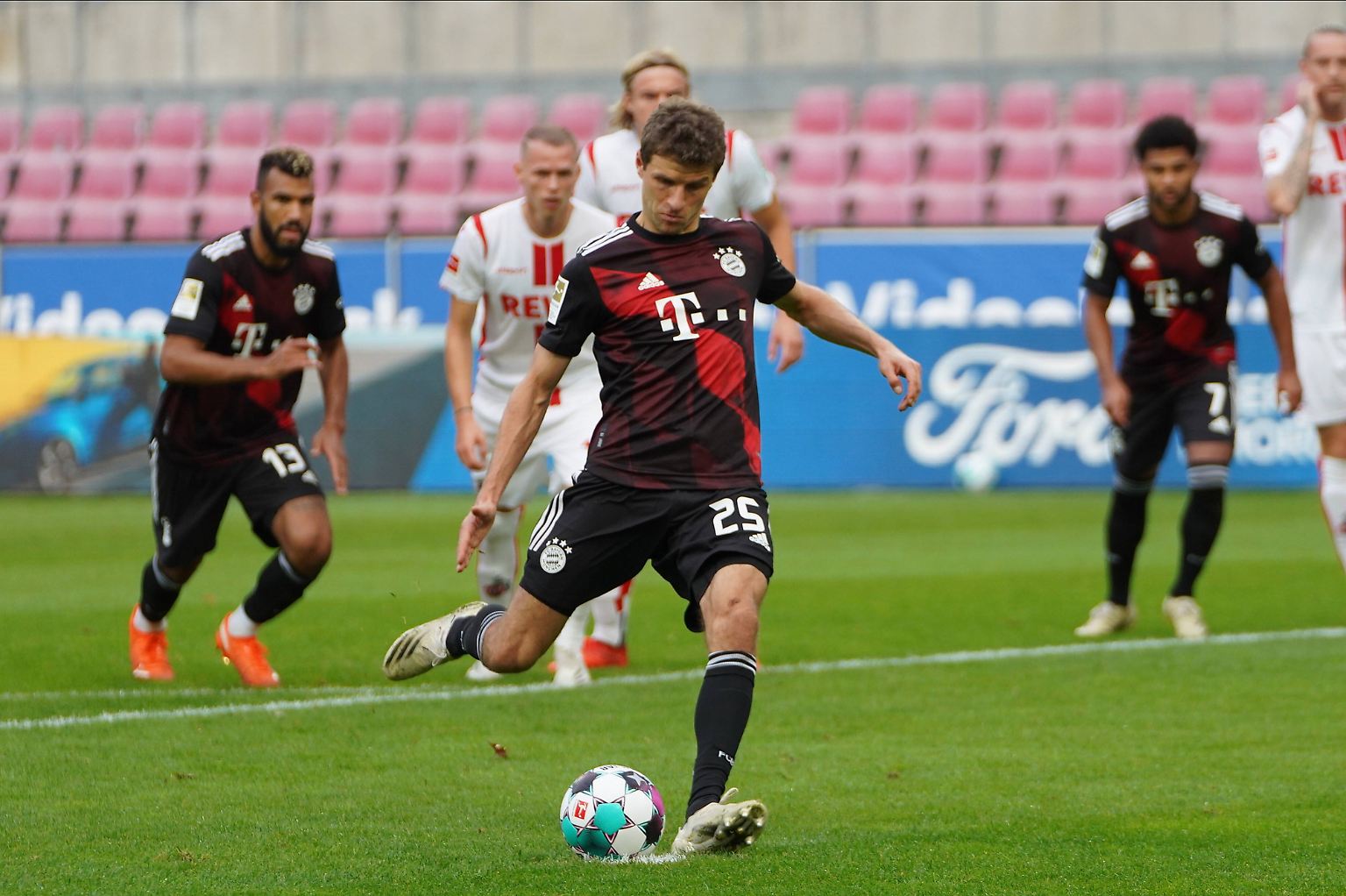Thomas Müller wusste es vielleicht nicht, als er gegen den 1. FC Köln traf, aber mit seinem verwandelten Elfmeter zur 1:0-Führung ließ der Münchener in der Liste der erfolgreichsten Bundesligatorschützen mit einem Schuss und seinem 122. Treffer ... 
