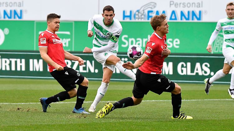Hrgota traf für Fürth gleich doppelt, Hannover 96 war bedient.