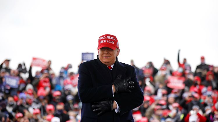 Ohne Belege behauptete Trump erneut, die Biden-Familie habe Millionen Dollar von China bekommen.