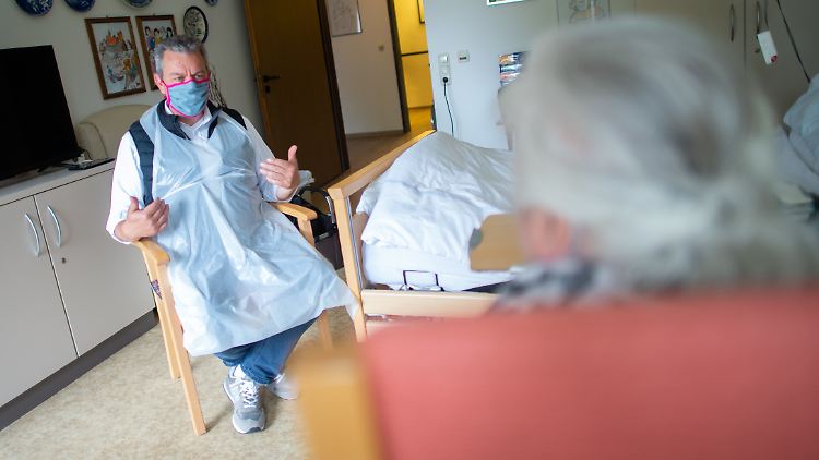 Die kostenlose Masken-Lieferung für die Pflege ist ab dem 10. November geplant.