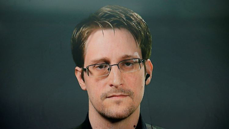 Die Freundin von Edward Snowden erwartet Nachwuchs.