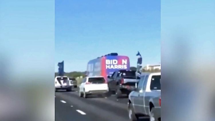 TRump Biden Attacke Highway.JPG