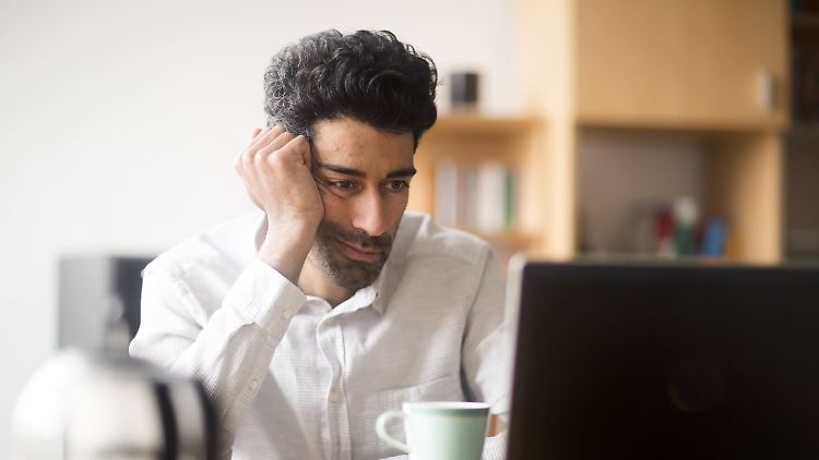 Etwas mehr als die Hälfte der Männer in Deutschland waren mit ihrer Arbeit mittelmäßig zufrieden.