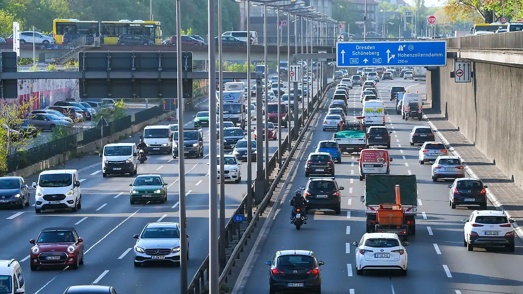 Rund-um-das-Dreieck-Funkturm-muessen-sich-Autofahrer-auf-Verkehrsbehinderungen-einstellen
