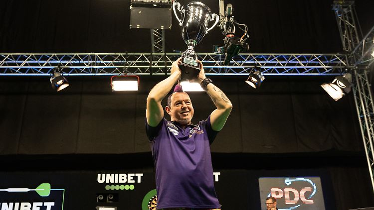 Peter Wright holt nach der Weltmeisterschaft auch den EM-Titel.