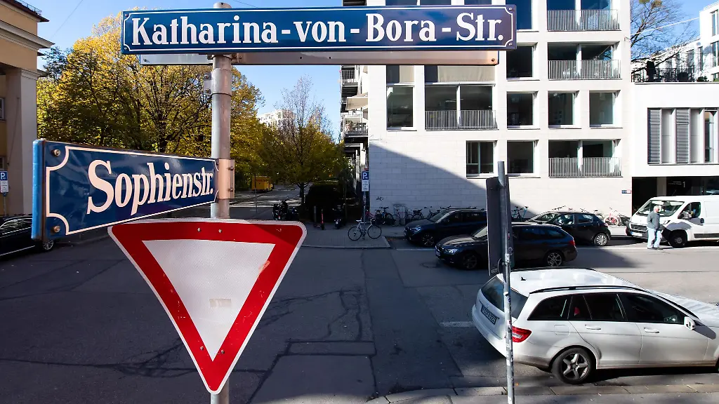 In-bayerischen-Staedten-wie-hier-Muenchen-sind-meist-viel-weniger-Strassen-und-oeffentliche-Plaetze-nach-Frauen-benannt-als-nach-Maennern