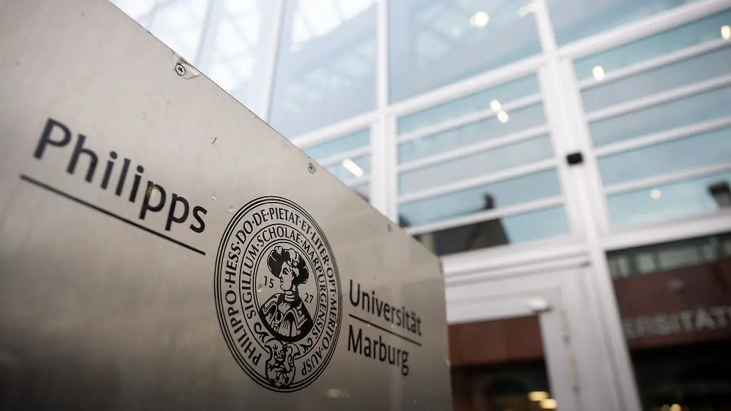 Die-Philipps-Universitaet-Marburg-ist-eine-der-fuenf-Universitaeten-in-Hessen