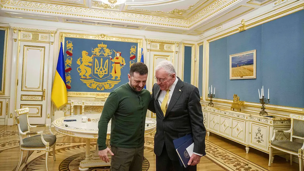 Kellogg-spricht-bei-einem-Besuch-in-Kiew-Mitte-Februar-mit-Selenskyj