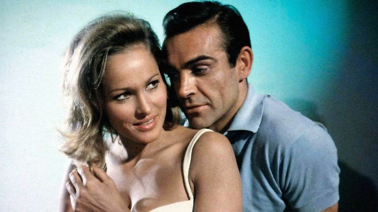 In "007 jagt Dr. No" gingen Sean Connery und Ursula Andress auf Tuchfühlung.