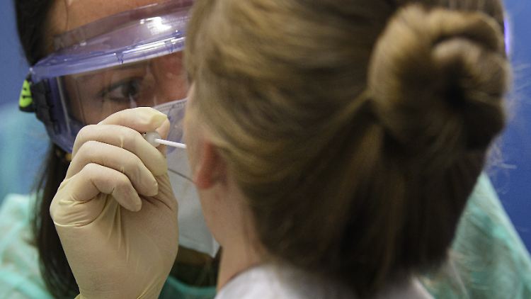 Gezählt werden nur laborbestätigte Infektionsfälle: Die Coronavirus-Pandemie hat Deutschland voll erfasst.