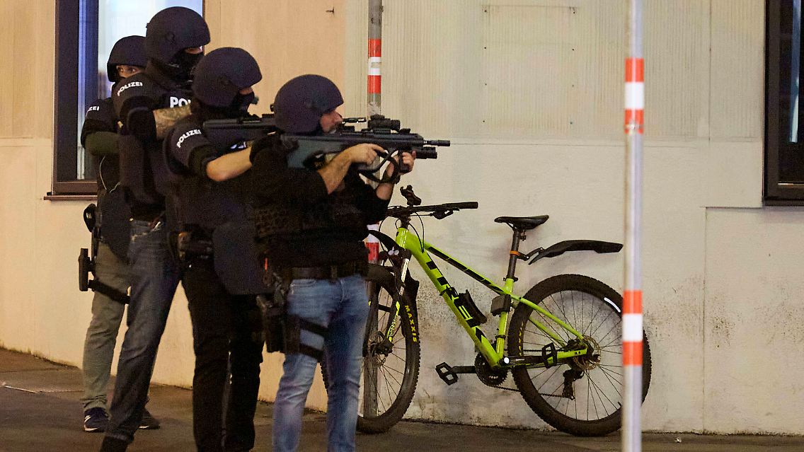 Die Polizei war innerhalb von Minuten mit Spezialkräften vor Ort. Um 20.09 wurde der Täter erschossen.