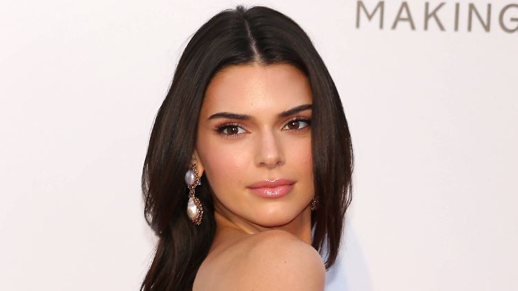 In der Modewelt wird Kendall Jenner als Teil des Kardashian-Jenner-Clans oft belächelt - vielleicht hilft ja Schnaps.
