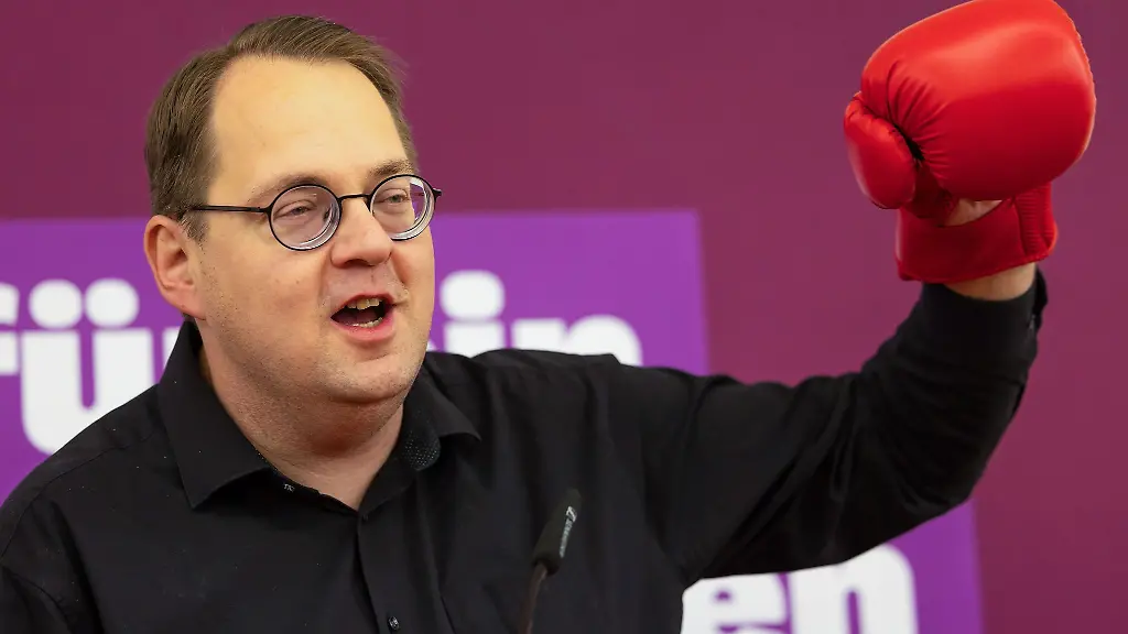 Linke-Politiker-Soeren-Pellmann-hat-wiederholt-Anschlaege-auf-sein-Wahlkreisbuero-erleben-muessen-Archivbild