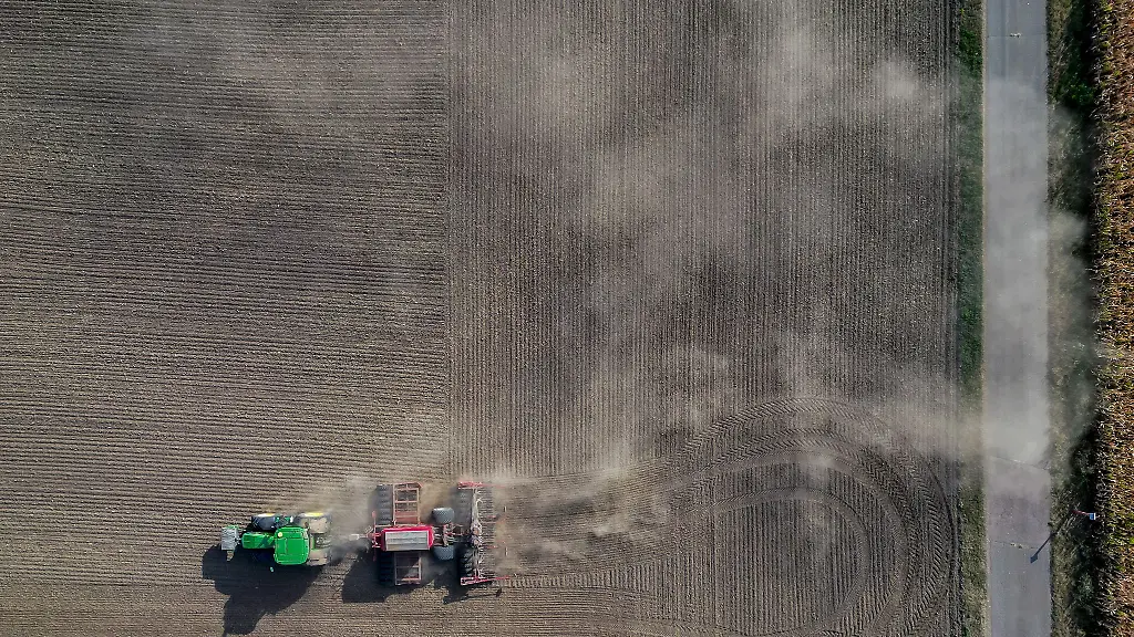Landwirtschaft-braucht-Fachkraefte-nicht-nur-auf-dem-Feld-und-im-Betrieb-sondern-auch-in-der-Verwaltung
