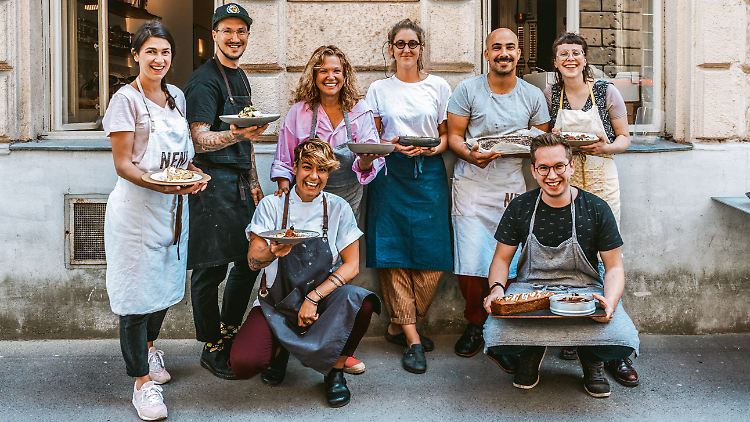 Haya Molcho und ihr Team aus dem NENI am Wiener Naschmarkt.