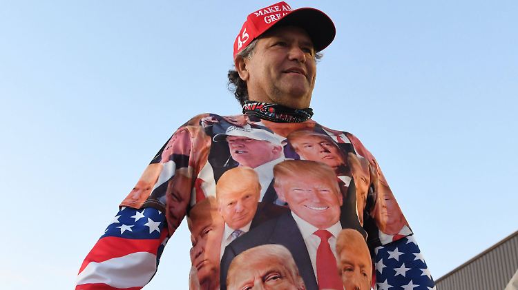Dieser Trump-Fan reiste von Indiana nach Wisconsin, um am Montag dort eine der letzten Stationen der Wahlkampftour des Präsidenten zu besuchen.