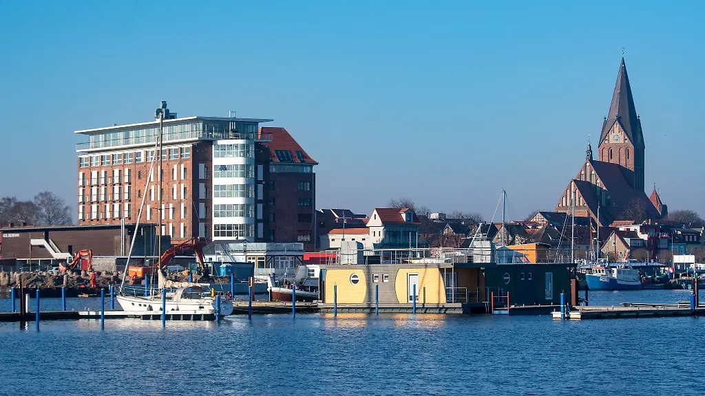 Auf-einem-im-Hafen-von-Barth-liegenden-Schiff-fing-der-Streit-an