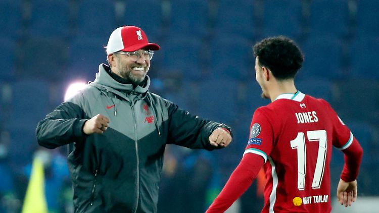 Jürgen Klopp hat gut lachen - seine Liverpooler machen gegen Atalanta Bergamo fast das halbe Dutzend voll.