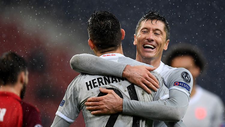Robert Lewandowski trifft und trifft, aber "König Gerd" bleibt auch für den Polen der Größte aller Torjäger.